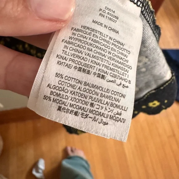 Boden Jersey midi floral shirt dress black with yellow flowers. Belt included - Picture 2 of 5